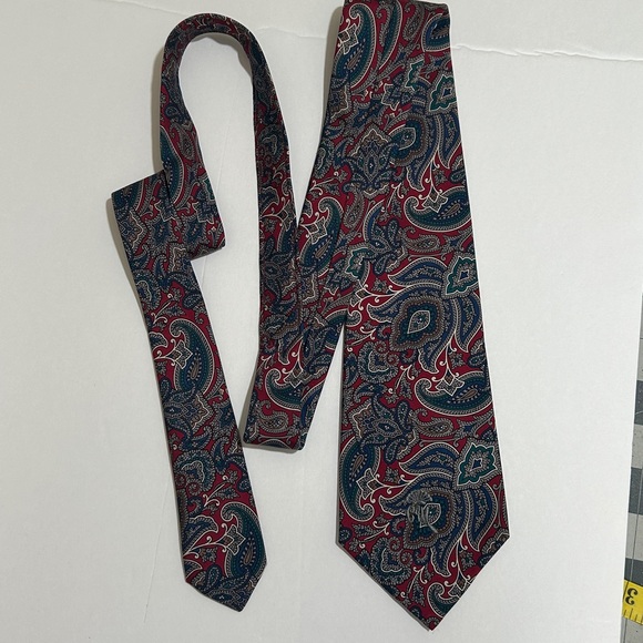 Countess Mara Paisley and Abstract Patterned Ties Set of 2. - Picture 5 of 10